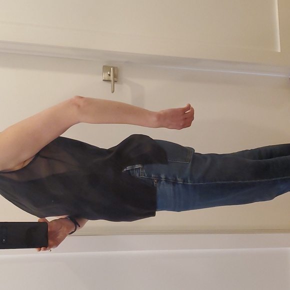 Eenvoud Black Sleeveless Top with mesh - Picture 6 of 6